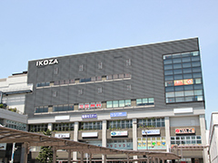 駅前「IKOZA」2階の立地